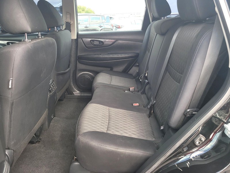 Nissan Rogue Vehicle Full-screen Gallery Image 9