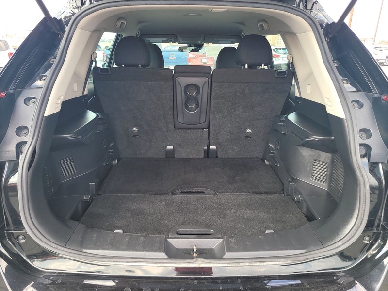 Nissan Rogue Vehicle Full-screen Gallery Image 10