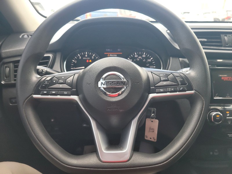 Nissan Rogue Vehicle Full-screen Gallery Image 13