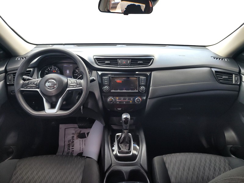 Nissan Rogue Vehicle Full-screen Gallery Image 15