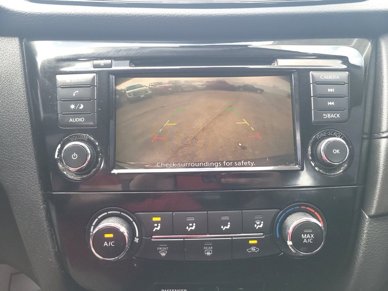 Nissan Rogue Vehicle Full-screen Gallery Image 16