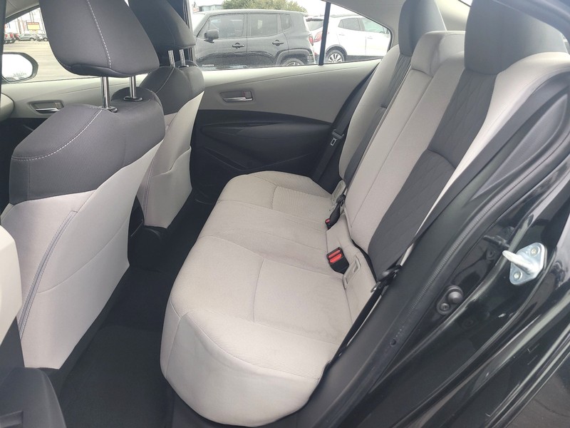 Toyota Corolla Vehicle Full-screen Gallery Image 10