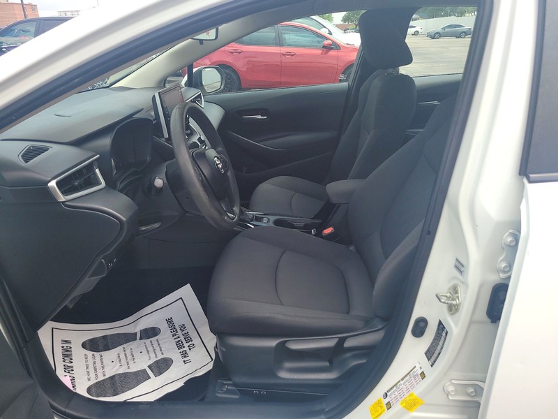 Toyota Corolla Vehicle Full-screen Gallery Image 9