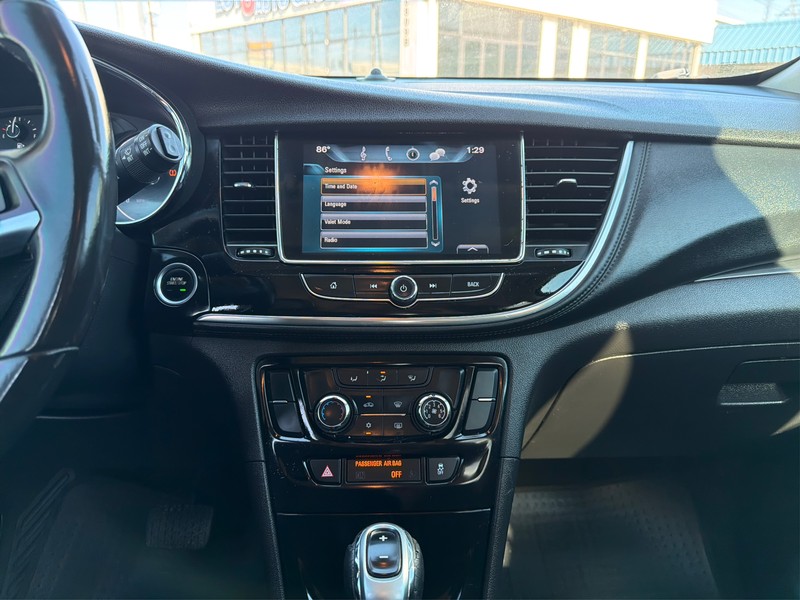 Buick Encore Vehicle Full-screen Gallery Image 12