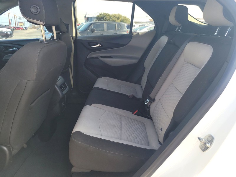 Chevrolet Equinox Vehicle Full-screen Gallery Image 10