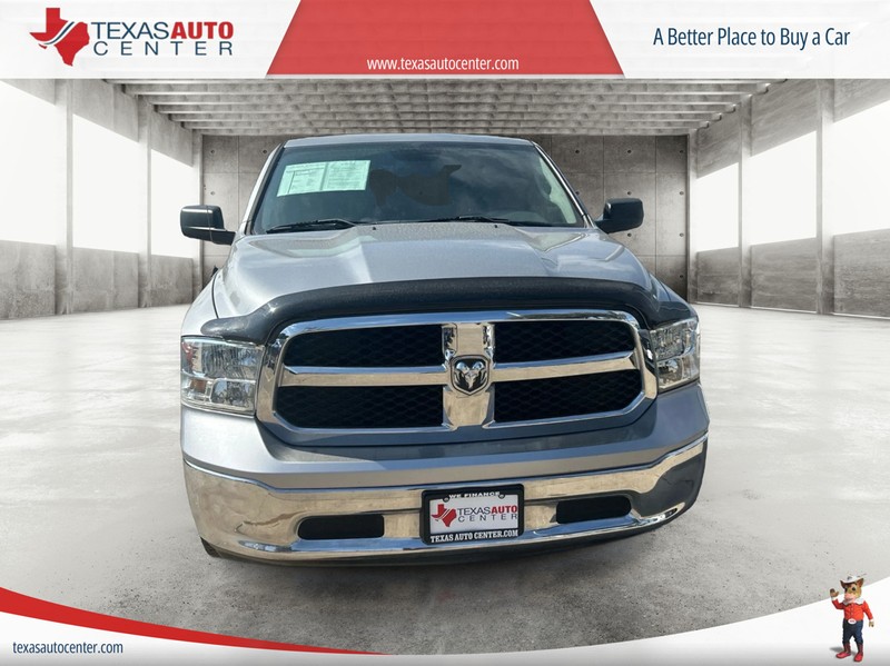 Ram 1500 Classic Vehicle Full-screen Gallery Image 4