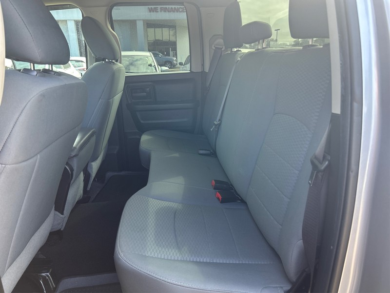 Ram 1500 Classic Vehicle Full-screen Gallery Image 6