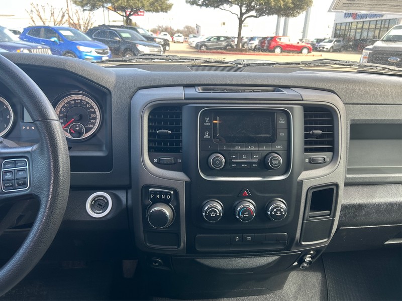 Ram 1500 Classic Vehicle Full-screen Gallery Image 8