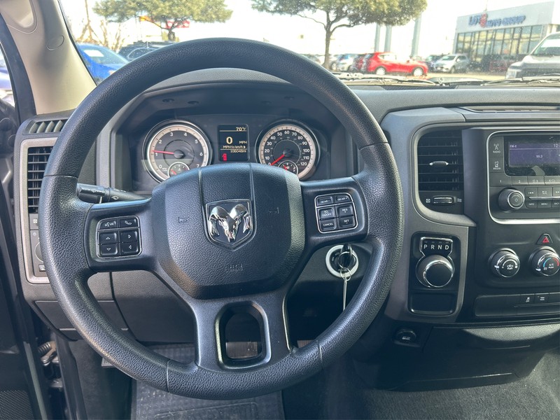 Ram 1500 Classic Vehicle Full-screen Gallery Image 10