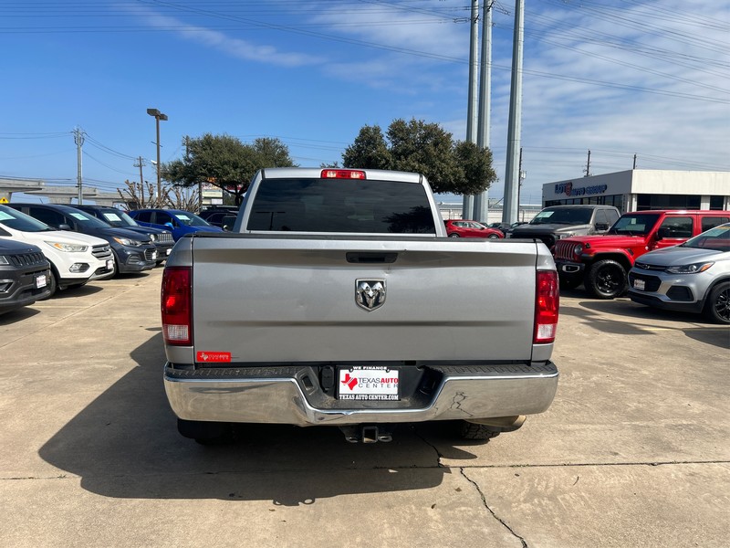 Ram 1500 Classic Vehicle Full-screen Gallery Image 15