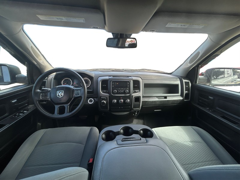 Ram 1500 Classic Vehicle Full-screen Gallery Image 16