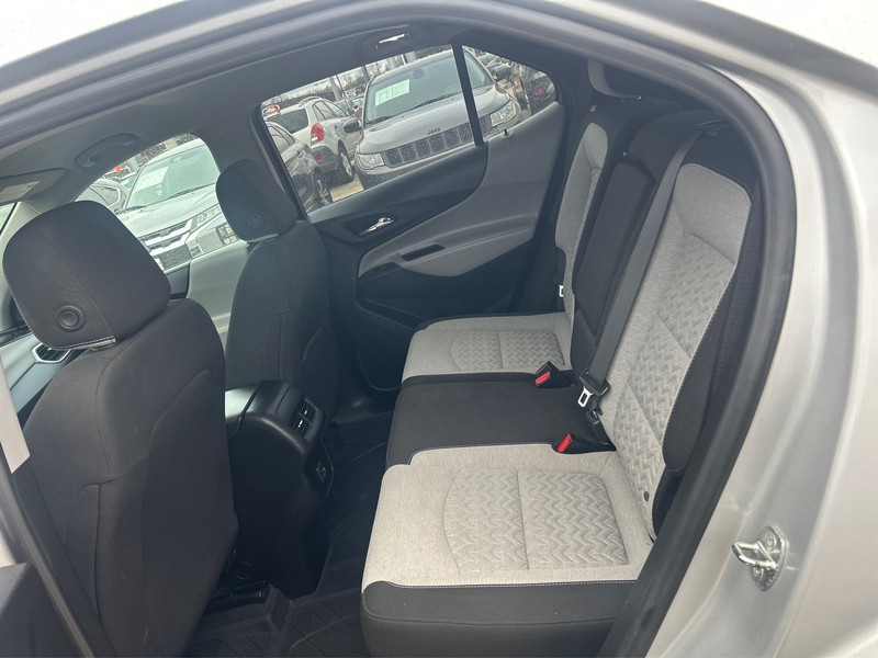 Chevrolet Equinox Vehicle Full-screen Gallery Image 9