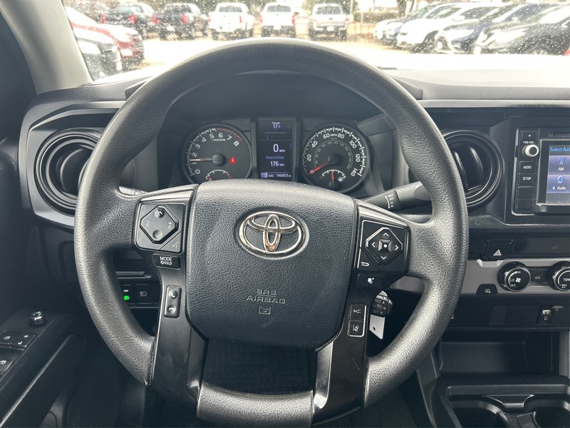 Toyota Tacoma Vehicle Full-screen Gallery Image 13