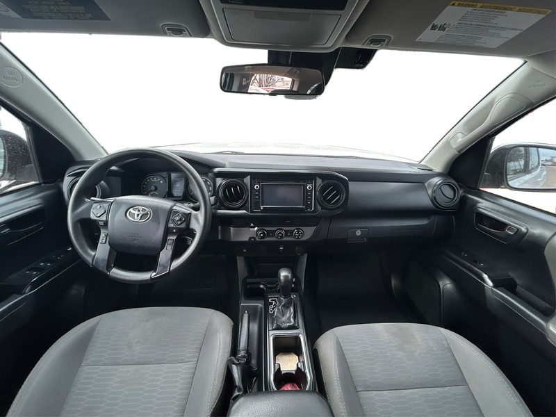 Toyota Tacoma Vehicle Full-screen Gallery Image 15