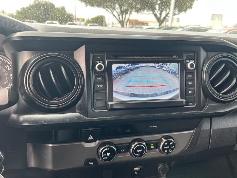 Toyota Tacoma Vehicle Full-screen Gallery Image 16