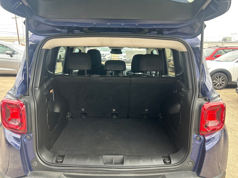 Jeep Renegade Vehicle Full-screen Gallery Image 11