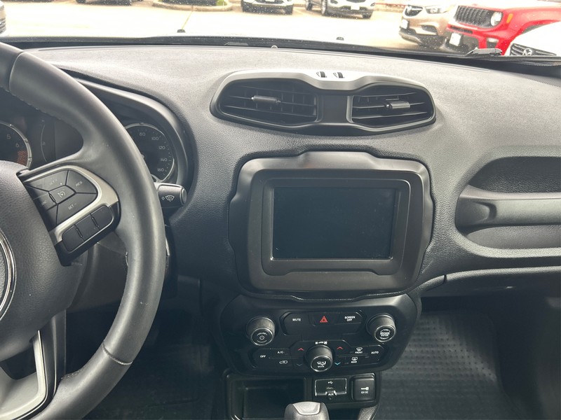 Jeep Renegade Vehicle Full-screen Gallery Image 12