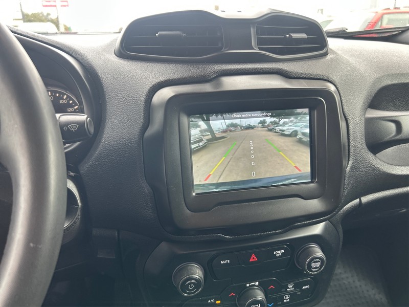 Jeep Renegade Vehicle Full-screen Gallery Image 21