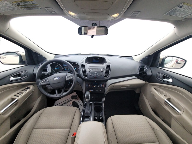 Ford Escape Vehicle Full-screen Gallery Image 15
