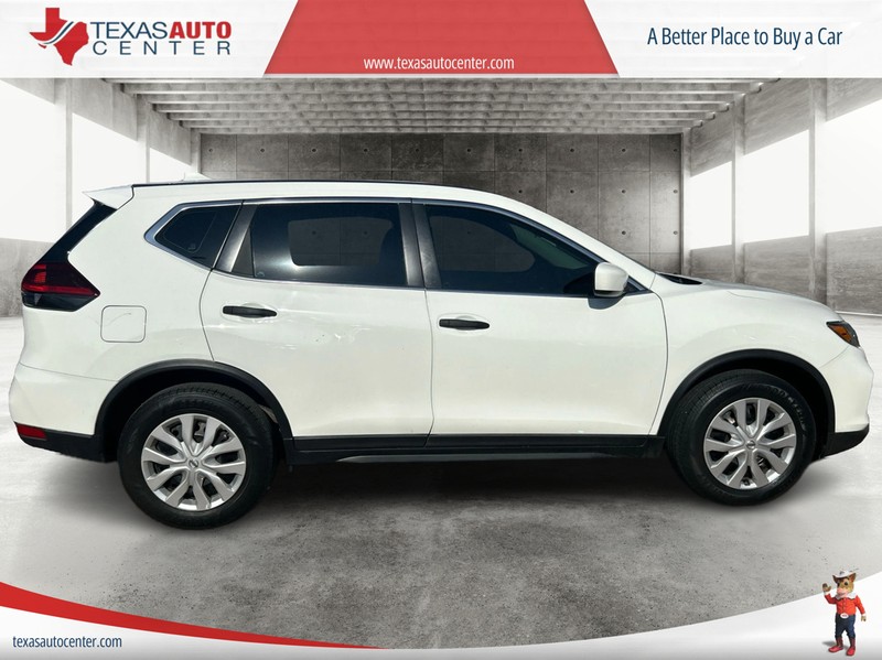 Nissan Rogue Vehicle Full-screen Gallery Image 4