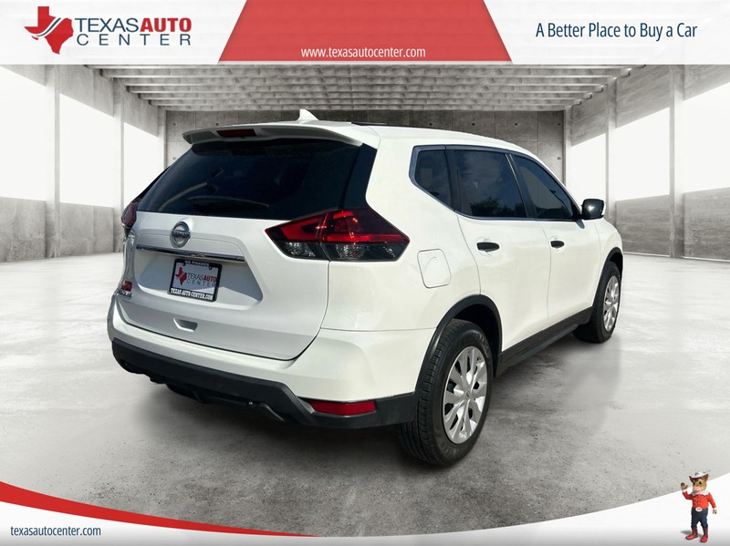 Nissan Rogue Vehicle Full-screen Gallery Image 6