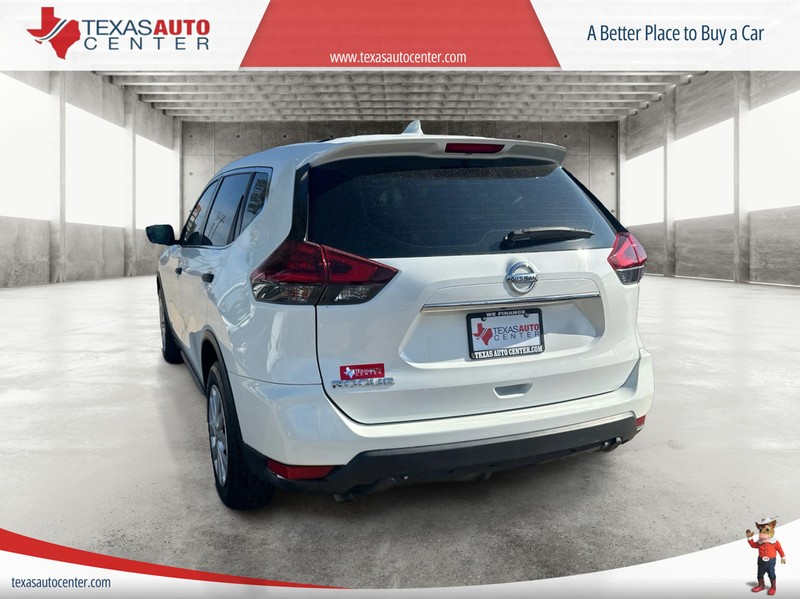 Nissan Rogue Vehicle Full-screen Gallery Image 7