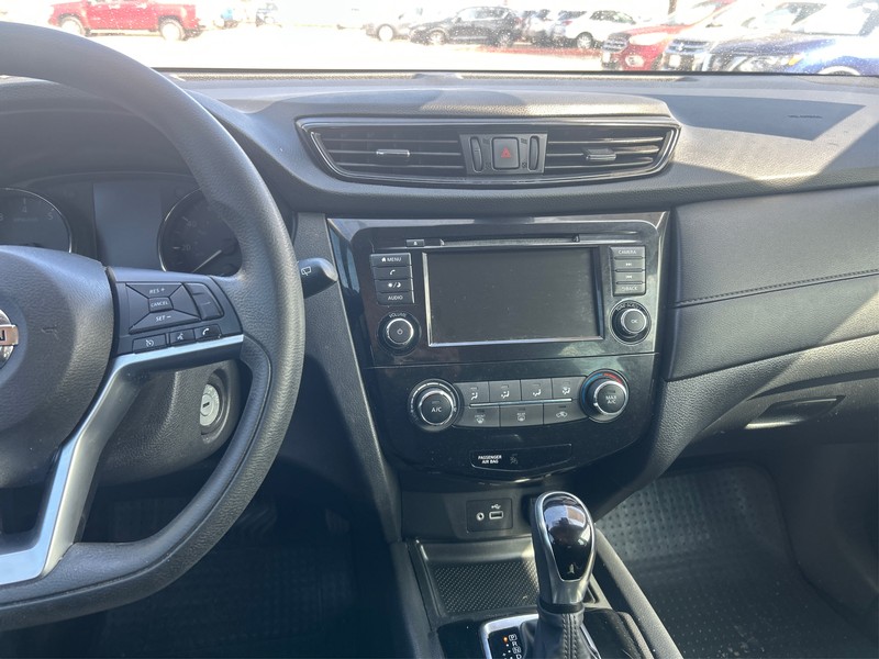 Nissan Rogue Vehicle Full-screen Gallery Image 11