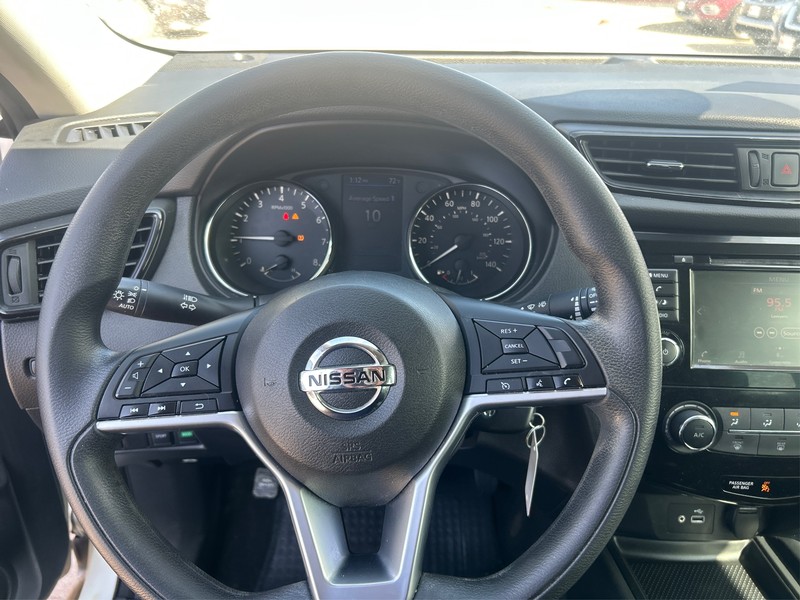 Nissan Rogue Vehicle Full-screen Gallery Image 13