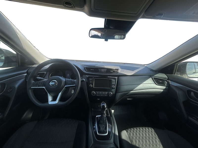 Nissan Rogue Vehicle Full-screen Gallery Image 14