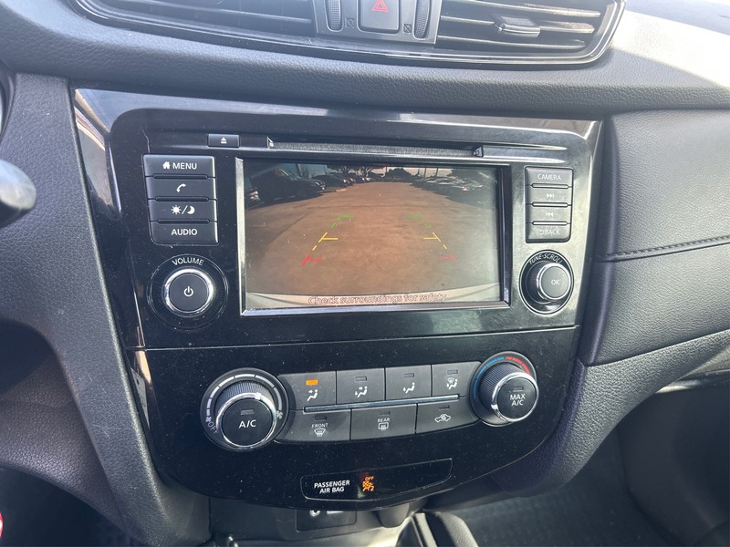 Nissan Rogue Vehicle Full-screen Gallery Image 16