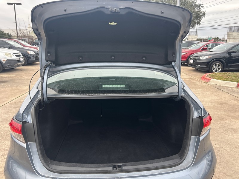 Toyota Corolla Vehicle Full-screen Gallery Image 10