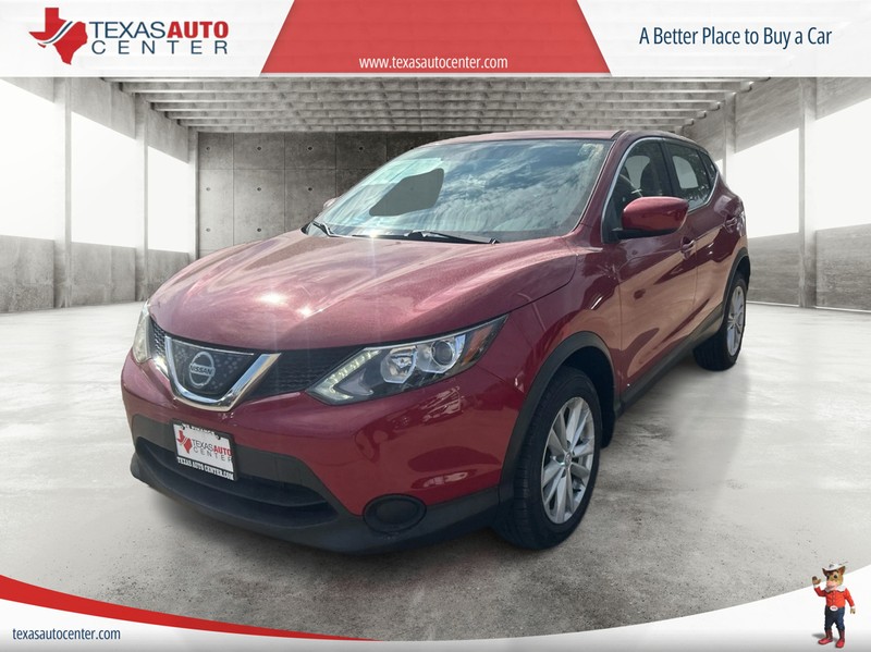 Nissan Rogue Sport Vehicle Full-screen Gallery Image 2