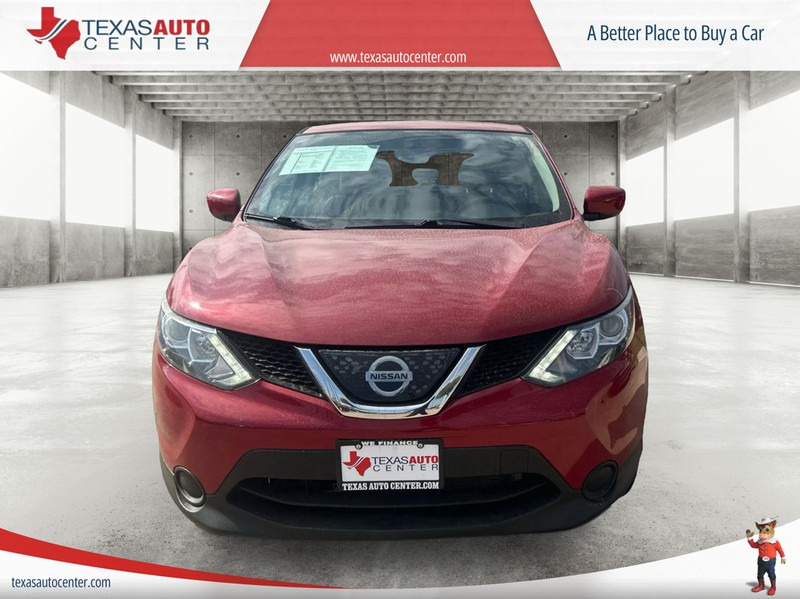 Nissan Rogue Sport Vehicle Full-screen Gallery Image 3