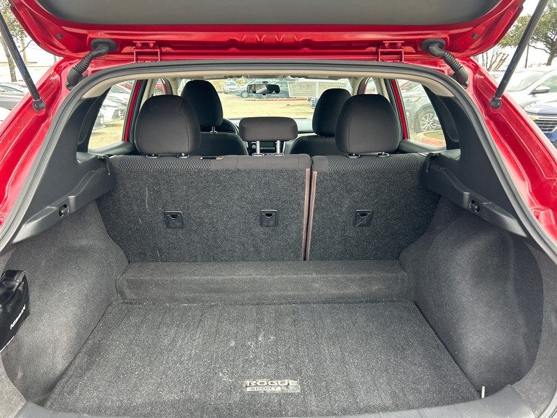 Nissan Rogue Sport Vehicle Full-screen Gallery Image 10