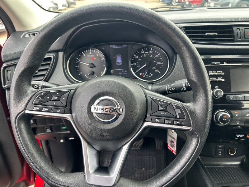 Nissan Rogue Sport Vehicle Full-screen Gallery Image 13