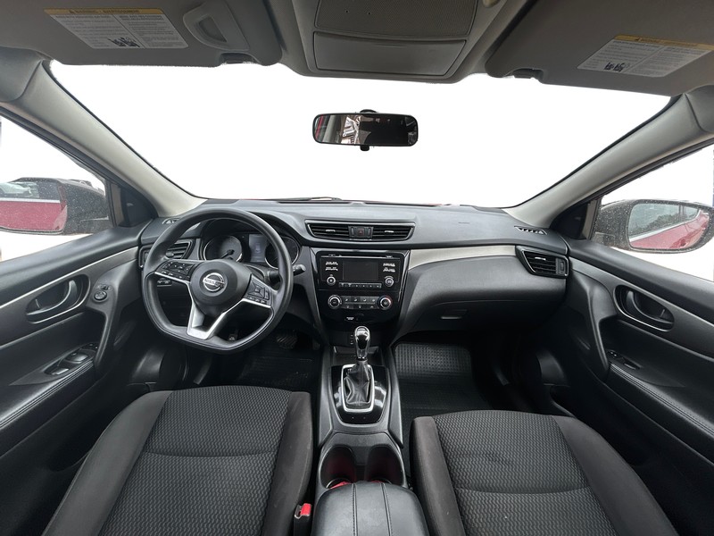 Nissan Rogue Sport Vehicle Full-screen Gallery Image 14