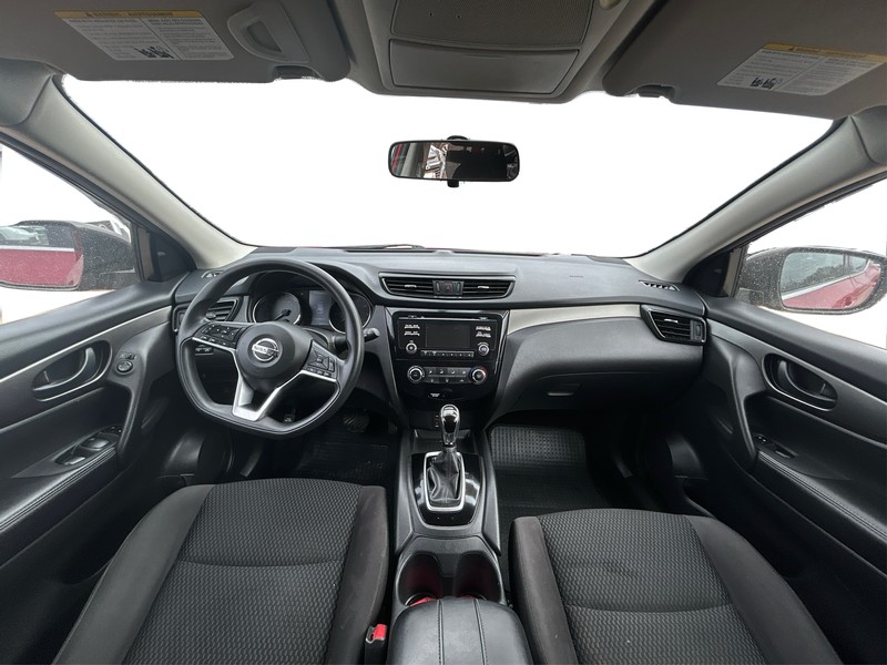 Nissan Rogue Sport Vehicle Full-screen Gallery Image 19