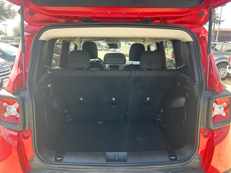 Jeep Renegade Vehicle Full-screen Gallery Image 10