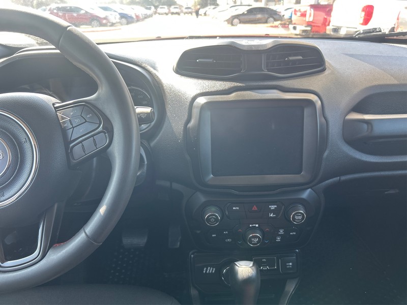 Jeep Renegade Vehicle Full-screen Gallery Image 11