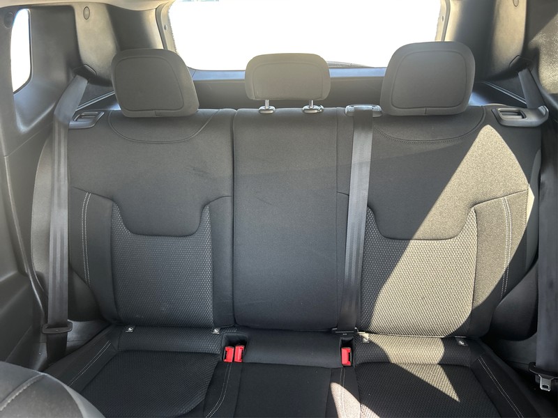 Jeep Renegade Vehicle Full-screen Gallery Image 12