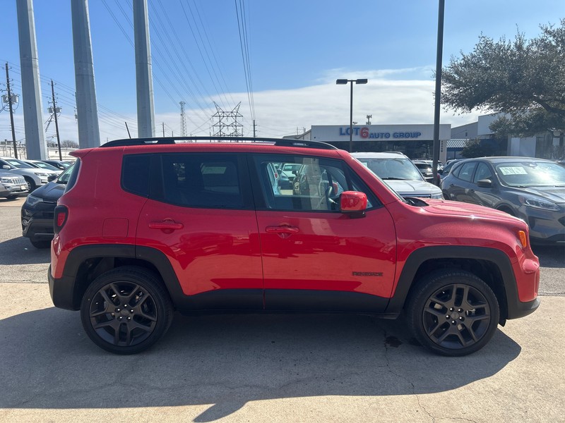 Jeep Renegade Vehicle Full-screen Gallery Image 16