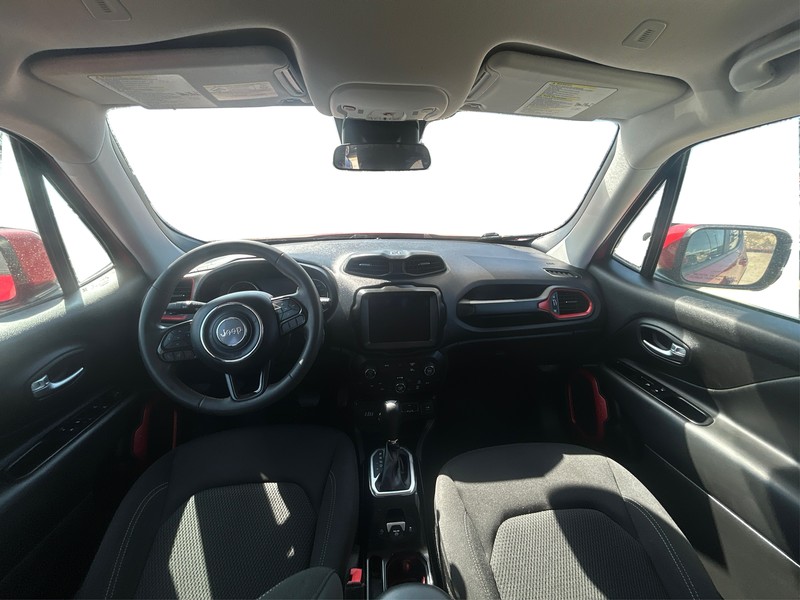 Jeep Renegade Vehicle Full-screen Gallery Image 19