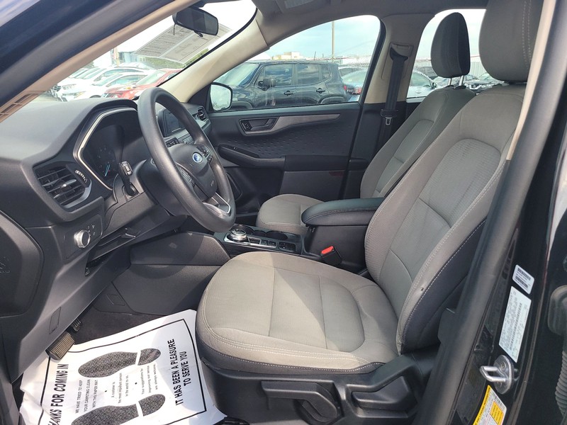 Ford Escape Vehicle Full-screen Gallery Image 9