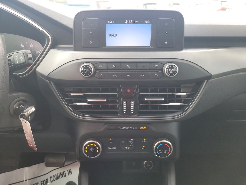 Ford Escape Vehicle Full-screen Gallery Image 12