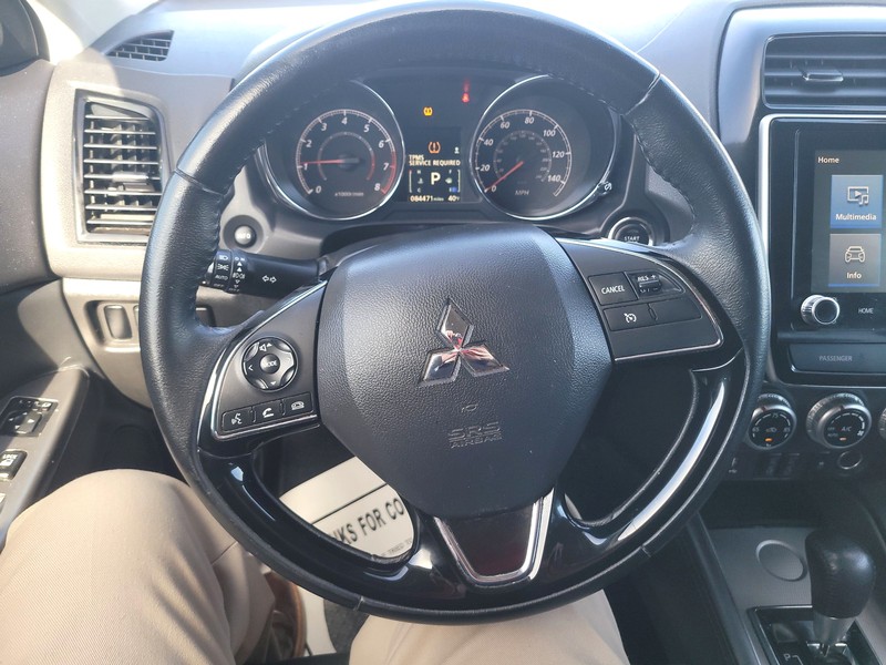 Mitsubishi Outlander Sport Vehicle Full-screen Gallery Image 14