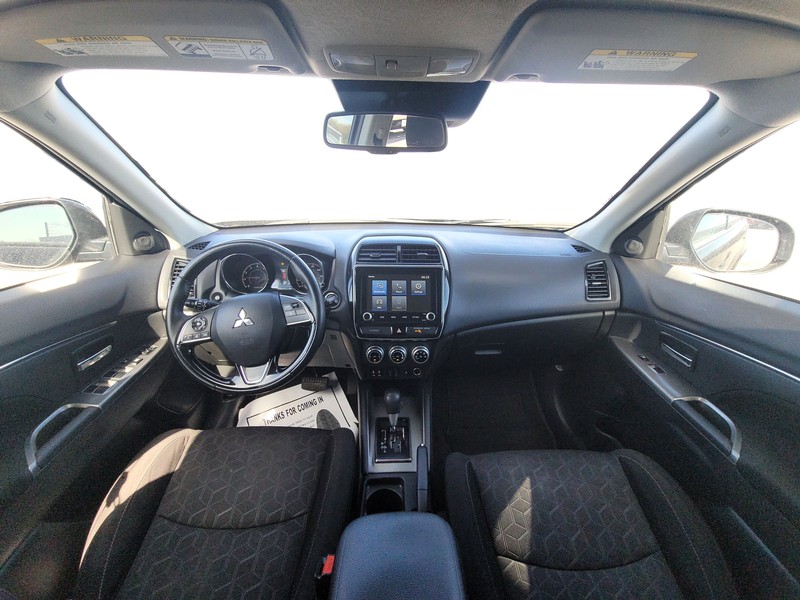 Mitsubishi Outlander Sport Vehicle Full-screen Gallery Image 15