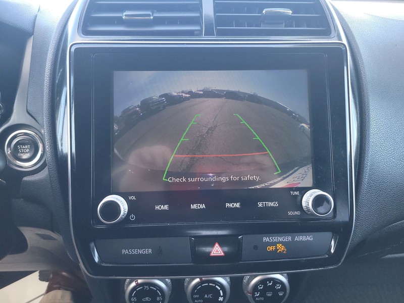 Mitsubishi Outlander Sport Vehicle Full-screen Gallery Image 17