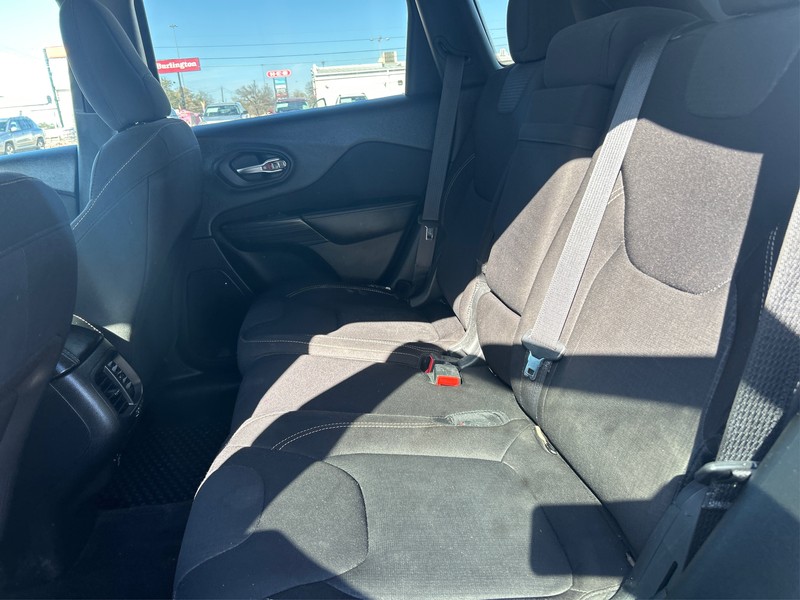 Jeep Cherokee Vehicle Full-screen Gallery Image 10