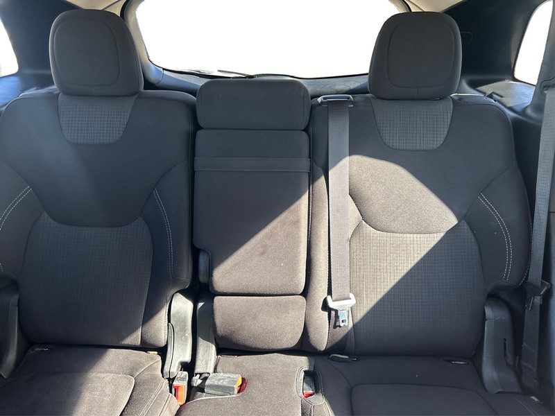 Jeep Cherokee Vehicle Full-screen Gallery Image 13