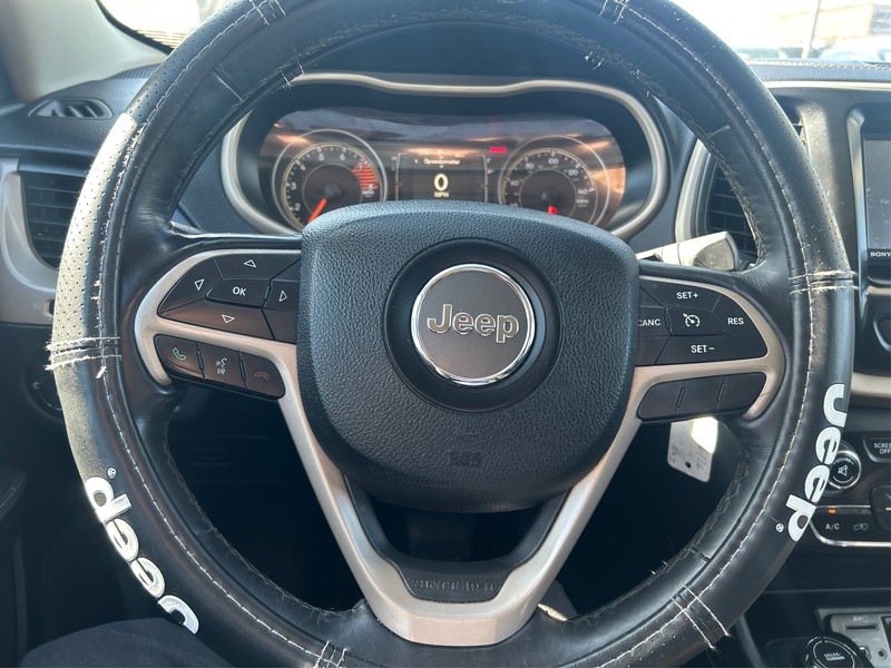 Jeep Cherokee Vehicle Full-screen Gallery Image 14